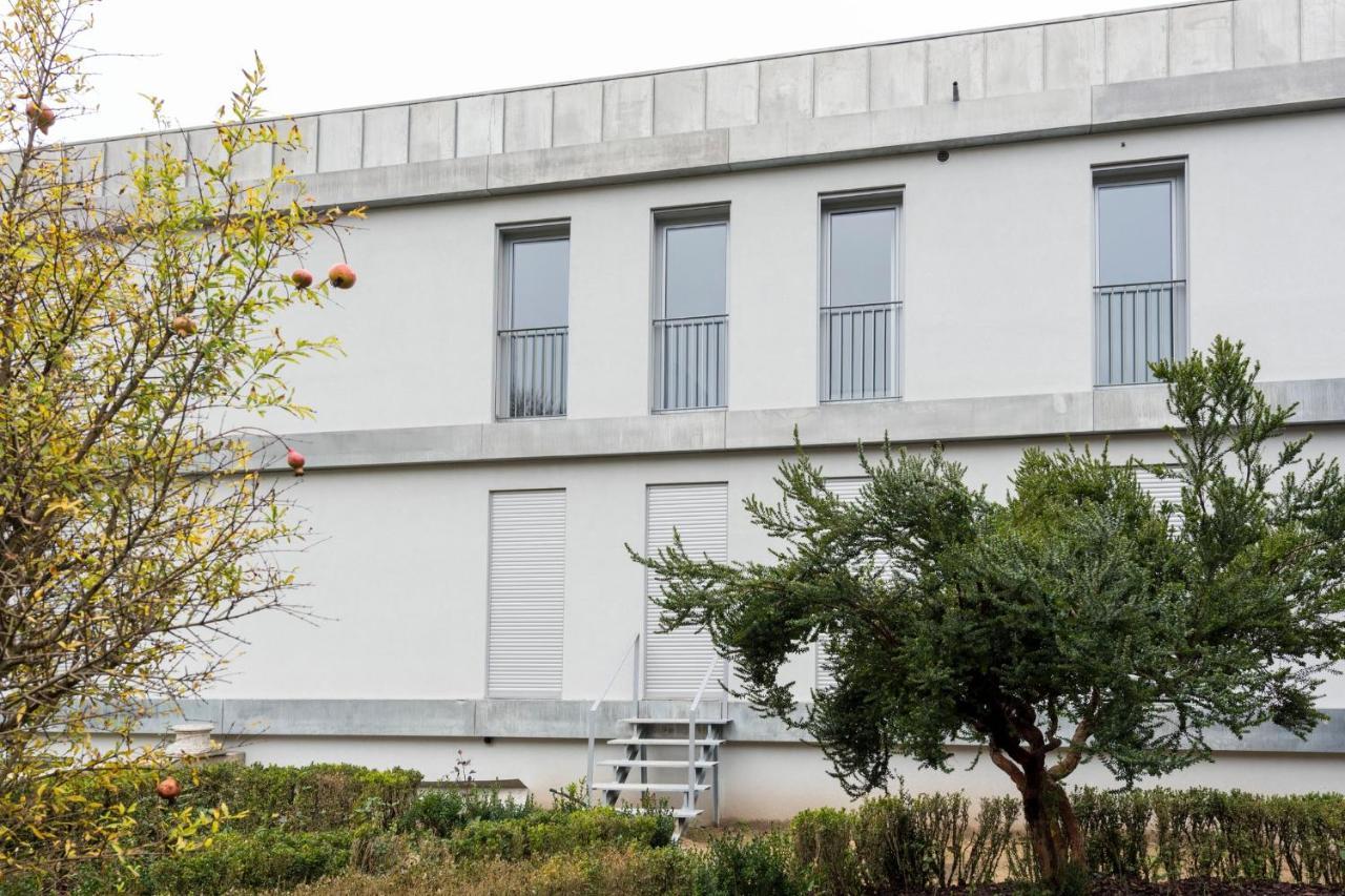 Lovelystay - Modern Loft With Gym & Free Parking Minutes Away From Cbd Porto Dış mekan fotoğraf