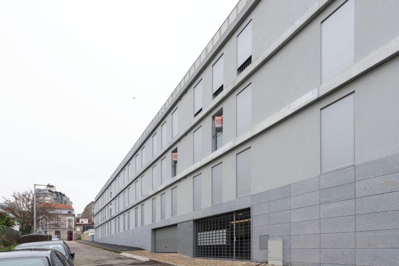Lovelystay - Modern Loft With Gym & Free Parking Minutes Away From Cbd Porto Dış mekan fotoğraf